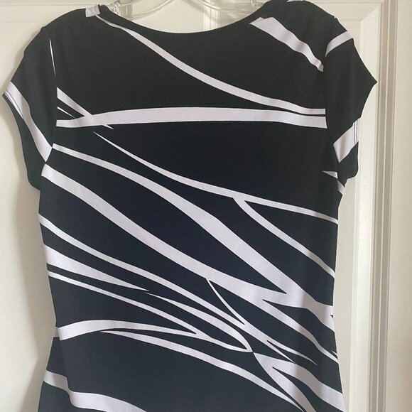 SUSAN LAWRENCE SLIMMING Black and White Geometrical Pattern Top M - Picture 2 of 3